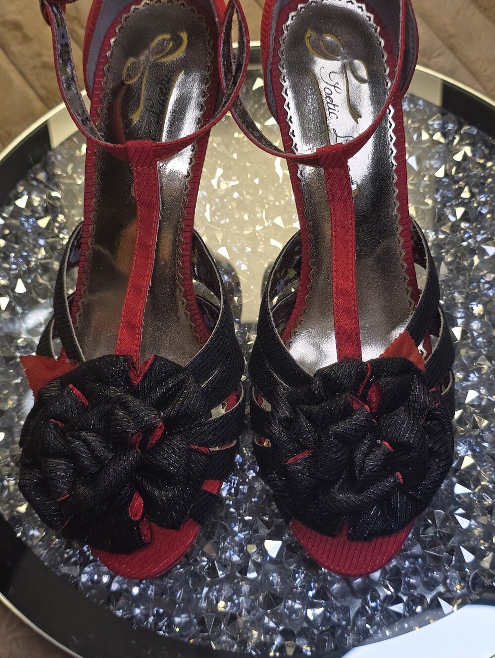 Poetic Licence Exclusive Delight Red Black Flower T-Strap Heels Sz 8